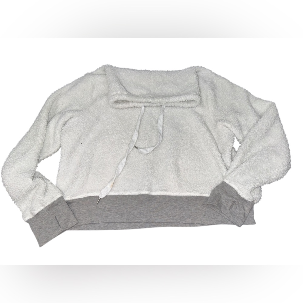 ✨ 5/$30 ✨‎ Derek Heart Soft Crop White Sweater